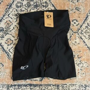 Pearl iZUMi Escape Quest Short NWT